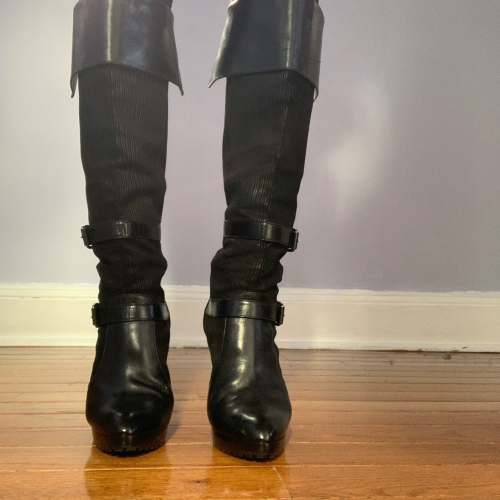 Black Oscar De La Renta Heeled Boots. Very comfortable barely worn. Size 38.5 - Picture 5 of 12